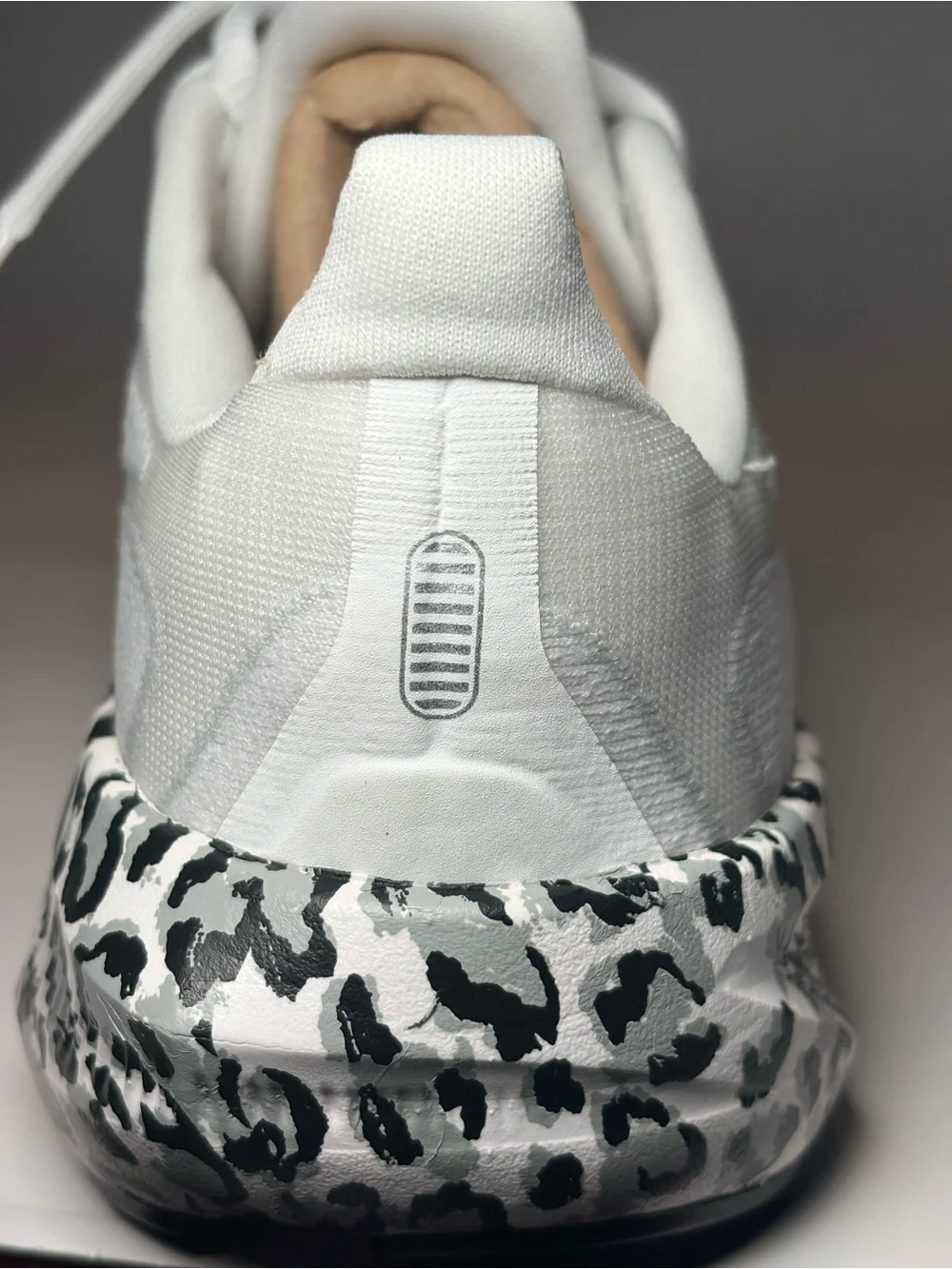 Brooks Women's Revel 9 White Running Shoe with Black Leopard Midsole size 7 - Picture 13 of 15